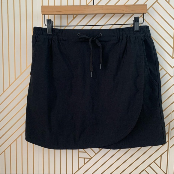 Eddie Bauer Skort cross over Wrap Skirt look drawstring waist built in shorts M - Picture 8 of 8